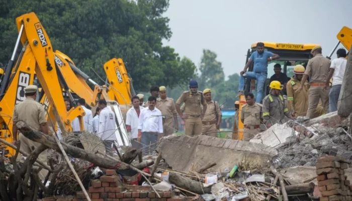 ভারতে ভ'য়াব'হ বি'স্ফো'র'ণ নি'হ'ত ১১