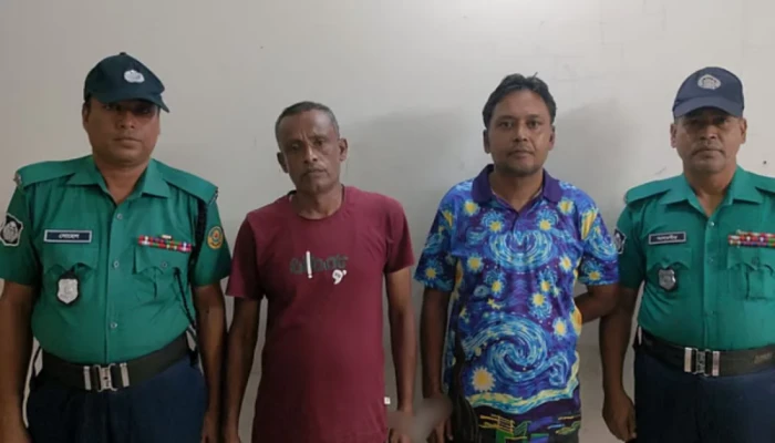 পুলিশ পরিচয়ে বাসায় ঢুকে বলেন ‘সাংবাদিক’, ভিডিও ছড়িয়ে দেওয়ার ভ'য় দেখিয়ে লাখ টাকা দাবি