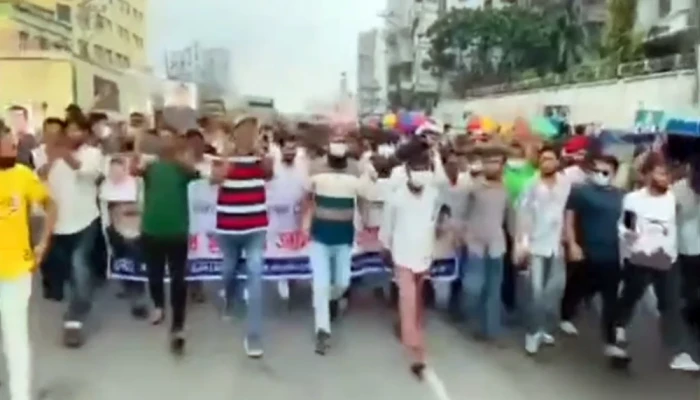 কালিয়াকৈরে যুবলীগের ঝ'টি'কা মিছিল, প্র'তি'বা'দে যুবদলের পা'ল্টা মিছিল