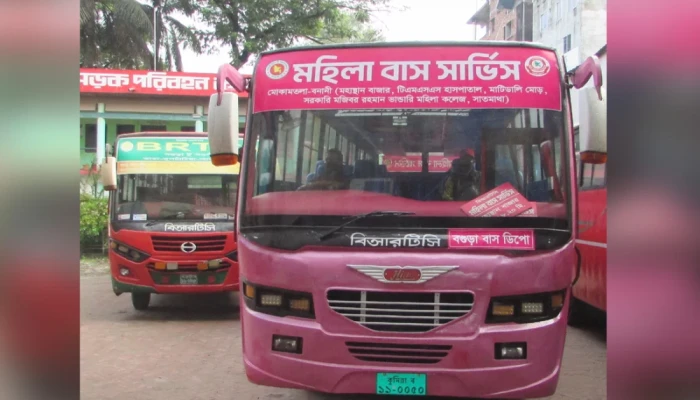 বগুড়ায় নারী যাত্রীদের স্বস্তির বাহন মহিলা বাস