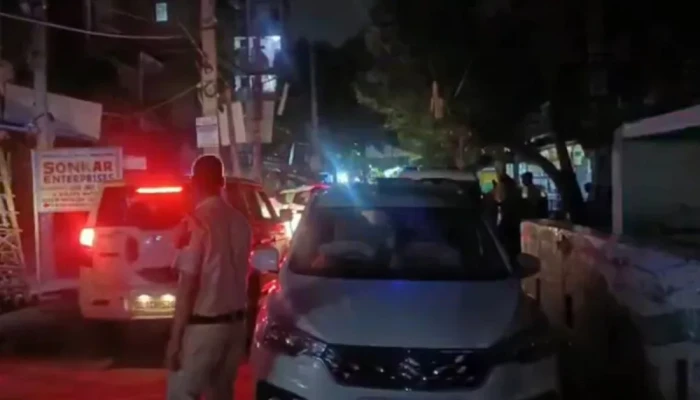 হোটেলে প্রেমিকাকে কু'পি'য়ে হ'ত্যা প্রেমিকের