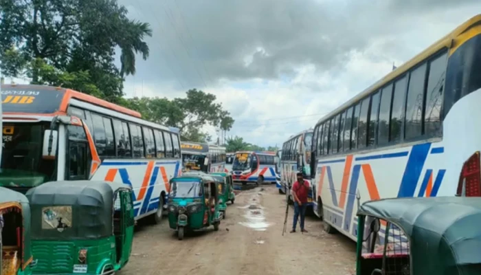 ১৫ ঘণ্টা পর জামালপুর থেকে দূরপাল্লার রুটে বাস চলাচল শুরু
