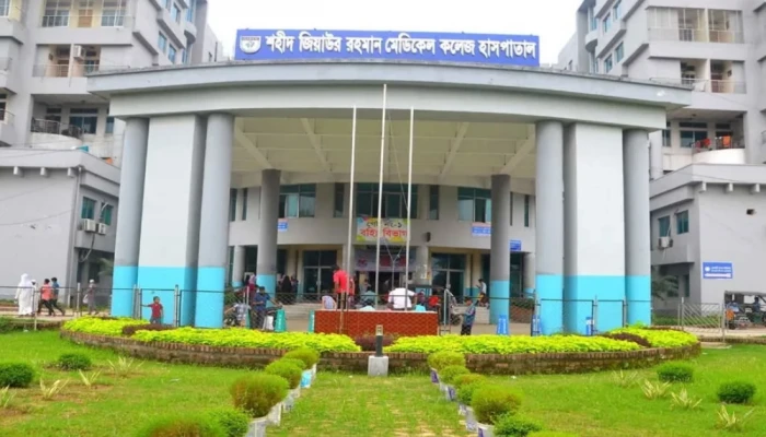 বগুড়ায় শজিমেক হাসপাতালে ইন্টার্নদের ধ'র্ম'ঘ'ট প্র'ত্যা'হা'র, ছাত্রদলের ৫ জন ব'হি'ষ্কা'র