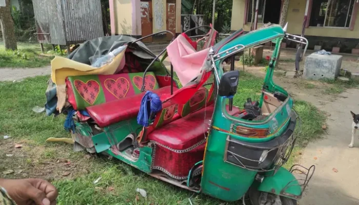 সিরাজগঞ্জে বাসের ধা'ক্কা'য় এইচএসসি পরীক্ষার্থী নি'হ'ত
