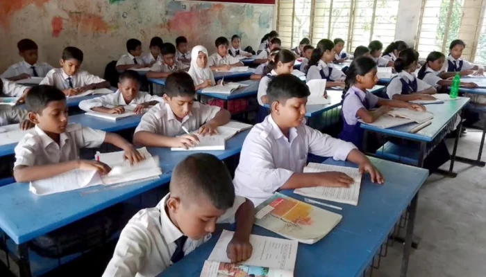 ফুলবাড়ীতে ১০৯ সরকারি বিদ্যালয়ের মধ্যে ৭২টিতেই নেই প্রধান শিক্ষক, নৈশপ্রহরী শূন্য ৮০