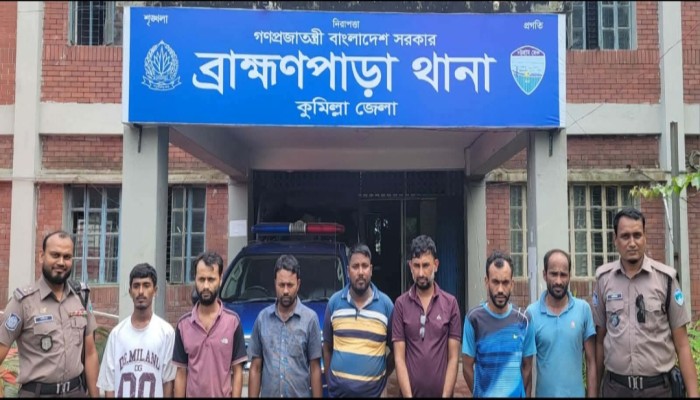 ব্রাহ্মণপাড়ায় পুলিশের বিশেষ অ'ভিযান: বিয়ার ও চো'রাচালানি পণ্য উ'দ্ধার, গ্রে'ফতার ৭