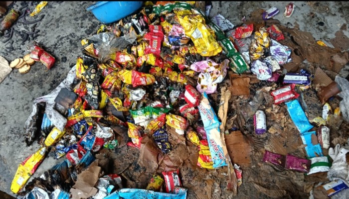 ‎হোসেনপুরে ভ'য়াবহ অ'গ্নিকা'ণ্ড,পু'ড়ে গেল তরুণ ব্যবসায়ীর স্বপ্ন