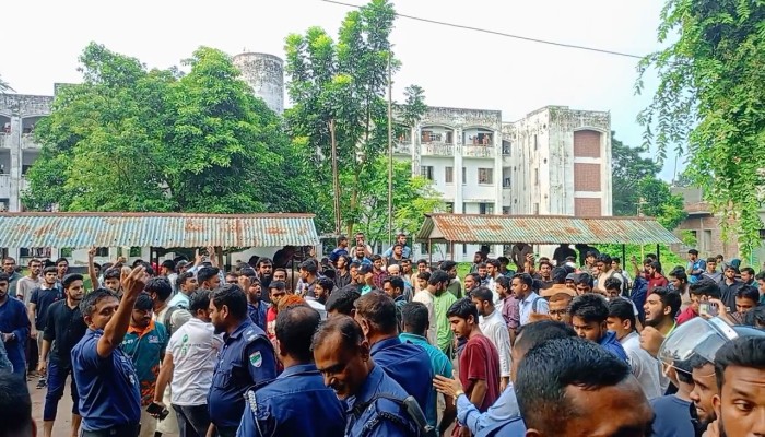 ইবিতে শিবির নেতাকে ছাত্রদল নেতার থা'প্পড়, উত্তাল ক্যাম্পাস