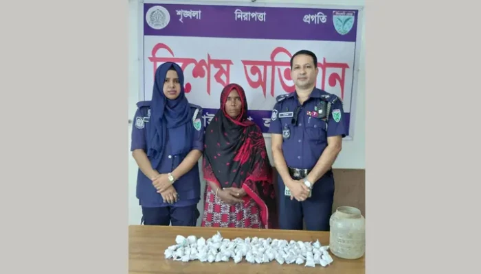 মুরগির খোঁয়াড়ের মাটির নিচ থেকে ১২২ পুরিয়া গাঁ'জা উদ্ধার, নারী গ্রে'প্তা'র