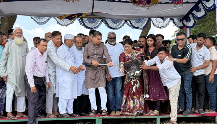 ব্রাহ্মণবাড়িয়ায় শাকলা বিলে এক লাখ রুইজাতীয় মাছের পোনা অ'বমুক্ত