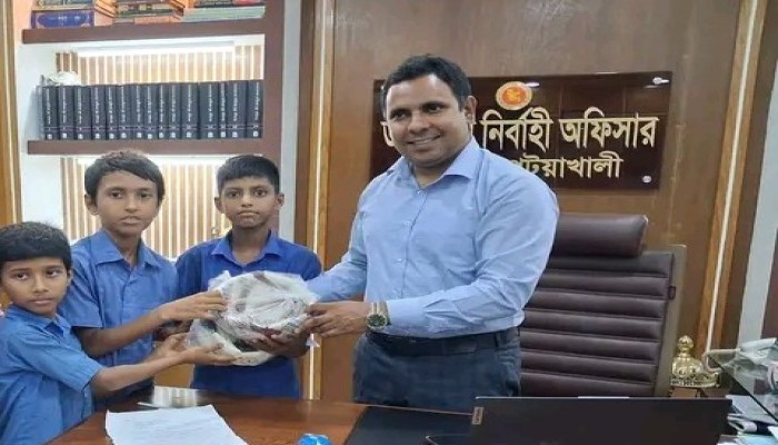 মির্জাগঞ্জে মানবিকতার উজ্জ্বল দৃষ্টান্ত ইউএনও শেখ মো. রাসেল