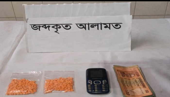 রাজধানীর কদমতলী এলাকায় প্রায় ১ লক্ষ ২০ হাজার টাকা মূল্যমানের ৪০০ পিস ই'য়াবাসহ ০২ জন মা'দক ব্যবসায়ী’কে গ্রে'ফতার করেছে র‌্যাব-১০