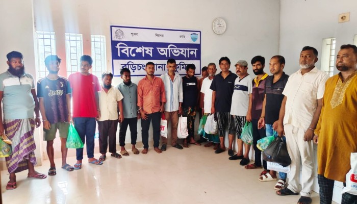 বুড়িচংয়ে ইউপি চেয়ারম্যানসহ আওয়ামী লীগের ১৩ নেতাকর্মী আ'টক
