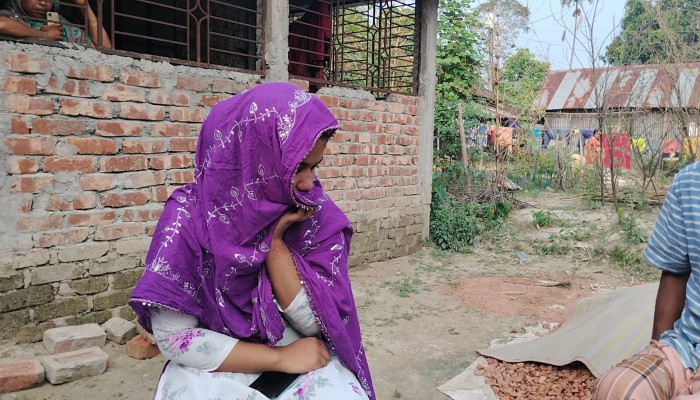 মোবাইলে প্রেম তিন দিনের ব্যবধানে দুই বিয়ে স্বামী প'লা'ত'ক, প্রথম স্ত্রীর অ'ন'শ'ন শ্বশুরবাড়িতে