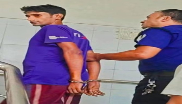 বরগুনার সাংবাদিক আসাদ সবুজকে হ্যান্ডকাফ কান্ডে এসআই প্র'ত্যা'হা'র; জা'মি'ন শুনানি বুধবার