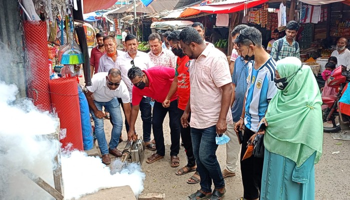 কাউখালীতে ডে'ঙ্গু প্রতিরোধে স্বেচ্ছাসেবক দলের সদস্য সচিব রাকিব তালুকদারের নিজস্ব অর্থায়নে মশা নিধন কর্মসূচি