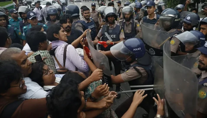 নিউমুরিং টার্মিনাল ডিপি ওয়ার্ল্ডকে দেওয়ার প্রতিবাদে বি'ক্ষো'ভ রাজধানীতে, পুলিশের লা'ঠি'পে'টা