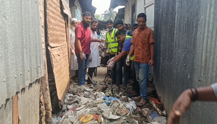 হিজলায় ডে'ঙ্গু প্রতিরোধে হাটবাজার পরিষ্কার-পরিচ্ছন্নতা অ'ভি'যা'ন