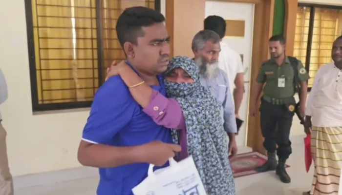 বৃ'দ্ধ মায়ের আশ্রয় মেলেনি ছেলের ঘরে, ইউএনওর কাছে অ'ভি'যো'গ