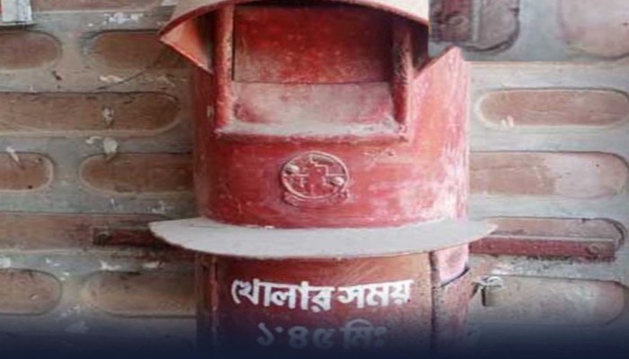 এখন আর প্রেমপত্র আসে না, আসে শুধু তালাকপত্র