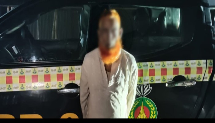 ফরিদপুর নগরকান্দায় দ্বিতীয় শ্রেণীর শিক্ষার্থী হত্যার আলোচিত ঘটনায় প্রধান আসামী মোঃ বাবলু শেখ (৫৮)’কে গোপালগঞ্জ হতে গ্রে'ফ'তা'র করেছে এসআরবি।