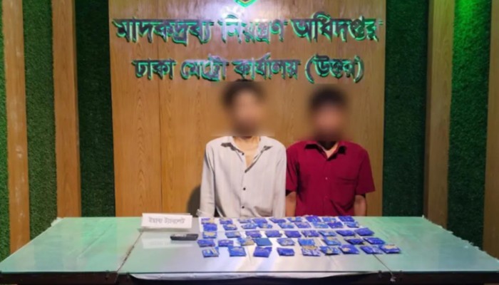 যাত্রাবাড়ীতে বাসে তল্লাশি, ৯ হাজার ই'য়া'বা'স'হ গ্রে'প্তা'র ২