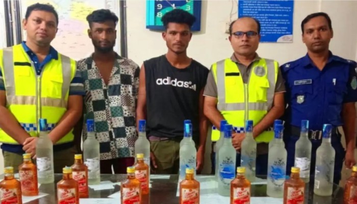 মৌলভীবাজারে ২২ বোতল ভারতীয় ম'দ'সহ আ'টক ২ যুবক জেলা