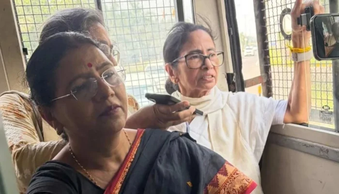 দিল্লিতে আ'ট'ক মমতা বন্দ্যোপাধ্যায়