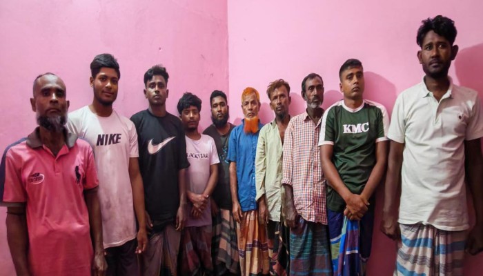 হিজলায় মেঘনা নদীতে মা ইলিশ রক্ষার অ'ভি'যা'ন: ১৭ জেলে আ'ট'ক, ৬১ হাজার মিটার জাল জ'ব্দ
