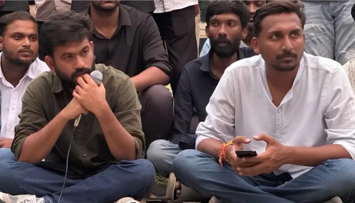 আ'ট'ক দিপকে, বি'ক্ষো'ভে'র দায়িত্বে অজিঙ্কা শিন্ডে
