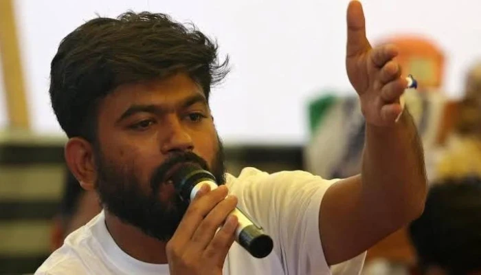 ‘মোদি এইমাত্র জরুরি অবস্থাকে আনুষ্ঠানিক করে ফেলেছেন’: অভিজিৎ দীপকে