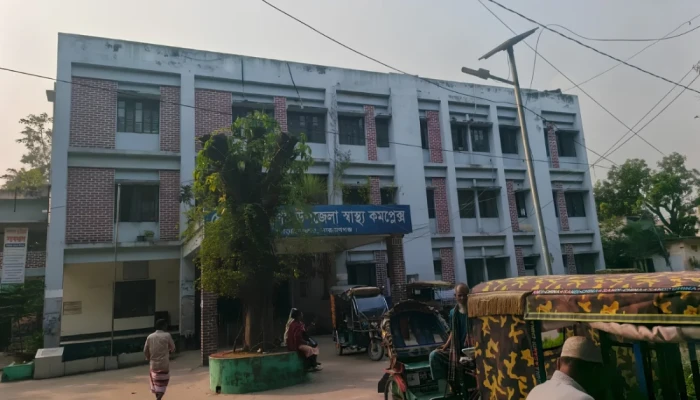 সরকারি স্বাস্থ্যকেন্দ্রে ৪ বছর ধরে অনুপস্থিত চিকিৎসক, ধরছেন না ফোনও