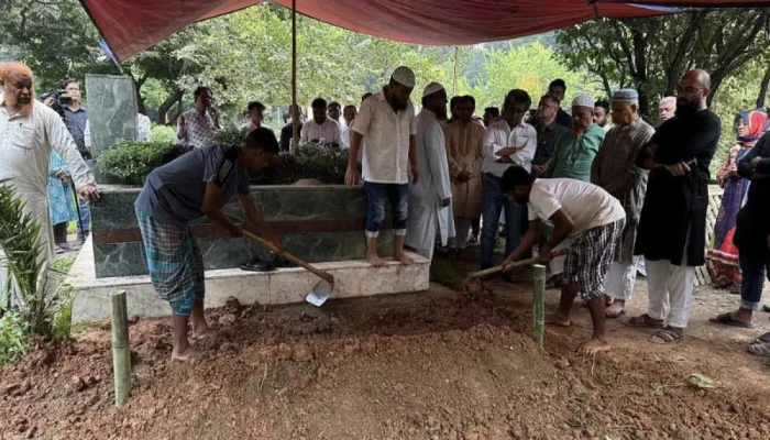 শহীদ বুদ্ধিজীবী কবরস্থানে চিরনিদ্রায় তৌফিক ইমরোজ খালিদী