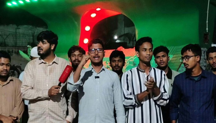 প্রশ্নফাঁসের অ'ভি'যো'গে যুব উন্নয়ন অধিদপ্তরের নিয়োগ পরীক্ষা বা'তি'লে'র প্র'তি'বা'দে জবিতে জকসুর বি'ক্ষো'ভ