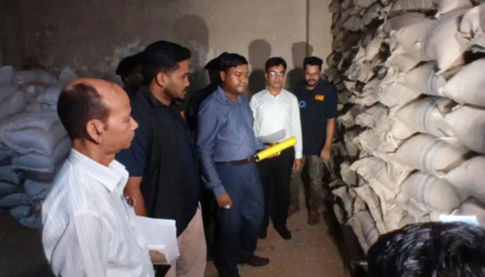 চট্টগ্রামে ১২০ টন লাল গম জ'ব্দ, প্রতিষ্ঠানকে ৩ লাখ টাকা জ'রি'মা'না