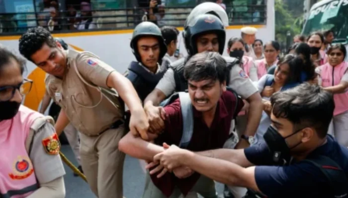 বি'ক্ষো'ভকারীদের আ'ট'ক নিয়ে জাতিসংঘের উদ্বেগ, ‘অ'যা'চি'ত হ'স্ত'ক্ষে'প’ বলল ভারত