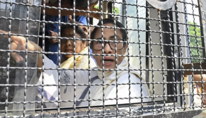 মনে হচ্ছিল যেন অ'প'হ'র'ণ করা হচ্ছে: মমতা বন্দ্যোপাধ্যায়