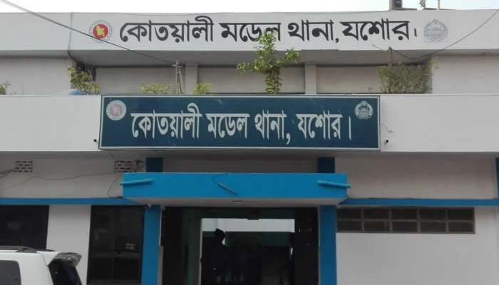 চু'রি'র অভিযোগে গণপি'টু'নি'তে নি'হ'ত ১, খালে লা'ফিয়ে নি'খোঁ'জ আরও একজন