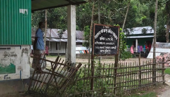 কুড়িগ্রামের নাগেশ্বরীতে ১৬ লাখ টাকায় কর্মচারী নিয়োগের অ'ভি'যো'গ, আ'ত্ম'গো'প'নে মাদ্রাসা সুপার