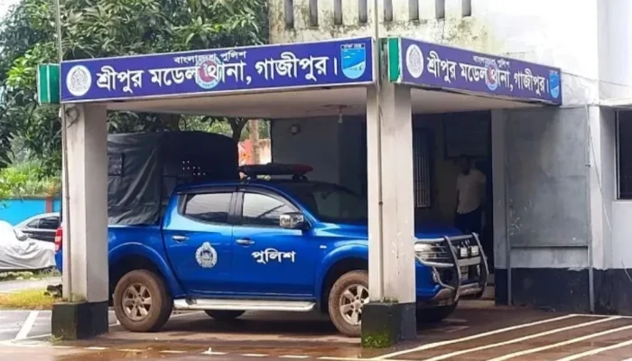 অ'ন্তঃস'ত্ত্বা স্ত্রীকে হ'ত্যা'র পর ৯৯৯-এ স্বামীর ফোন