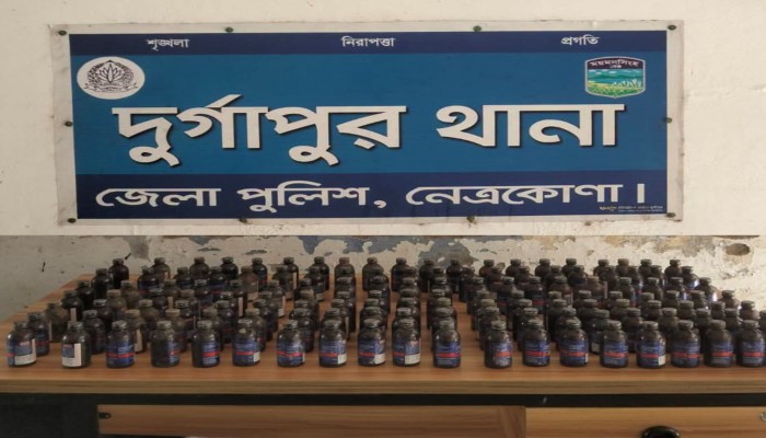 দুর্গাপুরে প'রি'ত্য'ক্ত ব্যাগ থেকে ১৪০ বোতল ভারতীয় ফেয়ারডিল উ'দ্ধা'র