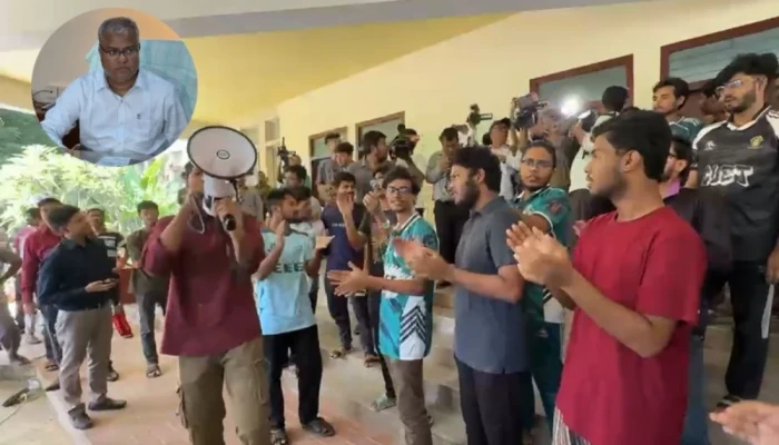 চুয়েটে ভিসি কার্যালয়ে ফের তালা দিল শিক্ষার্থীরা, অবরুদ্ধ নতুন উপাচার্য