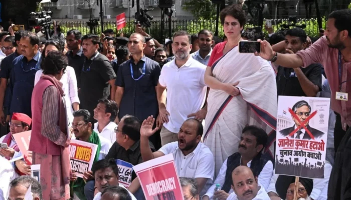জনগন একদিকে মোদি-শাহ-দোভাল অন্যদিকে: রাহুল গান্ধী