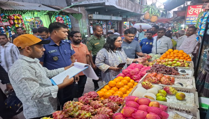 কাউখালীতে অস্বাস্থ্যকর ও পঁ'চা খাবার বিক্রির দায়ে ৩ ব্যবসায়ীকে জ'রি'মা'না