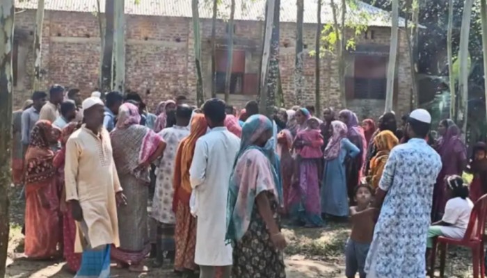 দেড় লাখ টাকার চেক পেয়ে সেই বাবার জানাজায় বাধা সরালেন মেয়ে