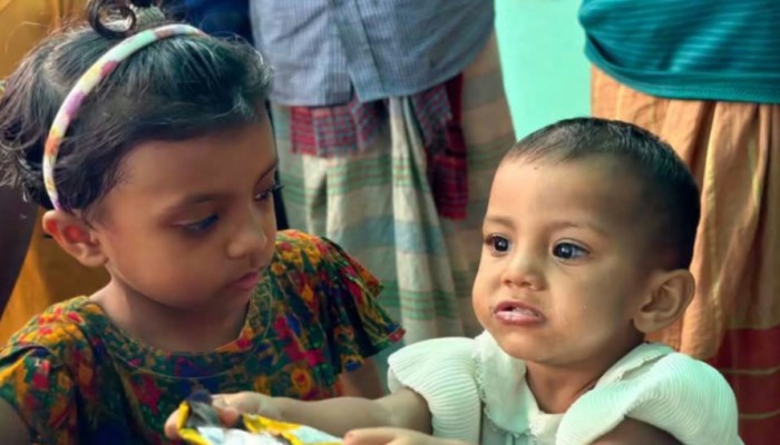 অবশেষে বাবার কাছে নিরাপদ আশ্রয় পেল দুই কন্যাশিশু