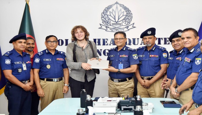 জার্মান পর্যটক ক্রিল ল্যান্ডার-ওয়েবারের হা'রা'নো ল্যাপটপ উ'দ্ধা'র ও হস্তান্তর
