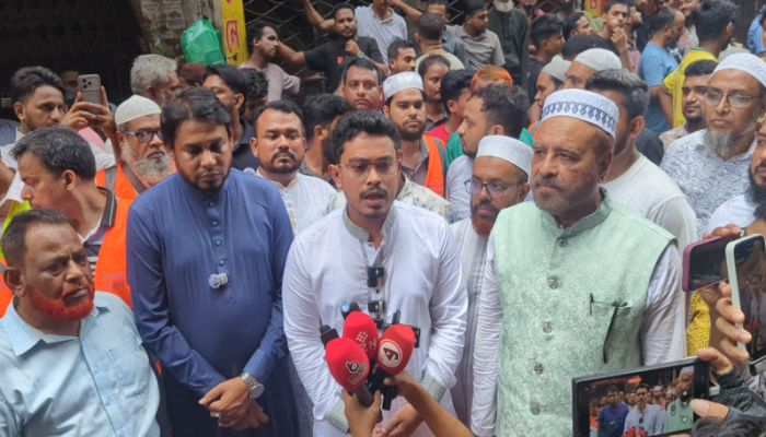 সিটি কর্পোরেশনের অব্যবস্থাপনা ও রাষ্ট্রের উদাসীনতায় অ'গ্নি'কা'ণ্ডে মানুষ সর্বস্ব হা'রা'চ্ছে: ডাকসু ভিপি সাদিক কায়েম