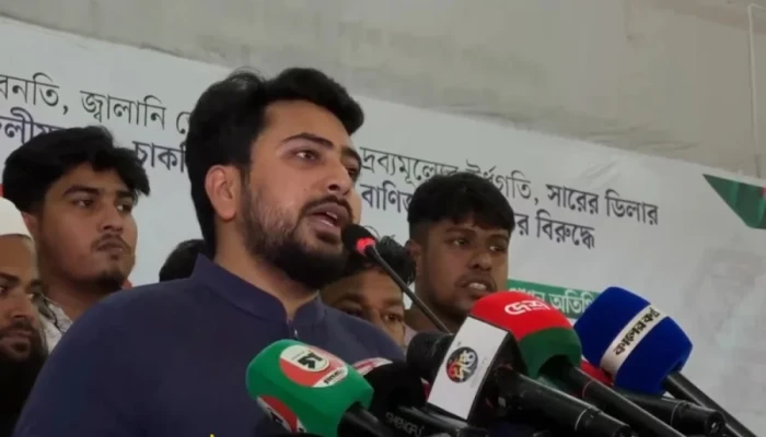 ছাত্ররা জীবন না দিলে তারেক রহমান দেশে ফিরতে পারতেন না: নাহিদ ইসলাম