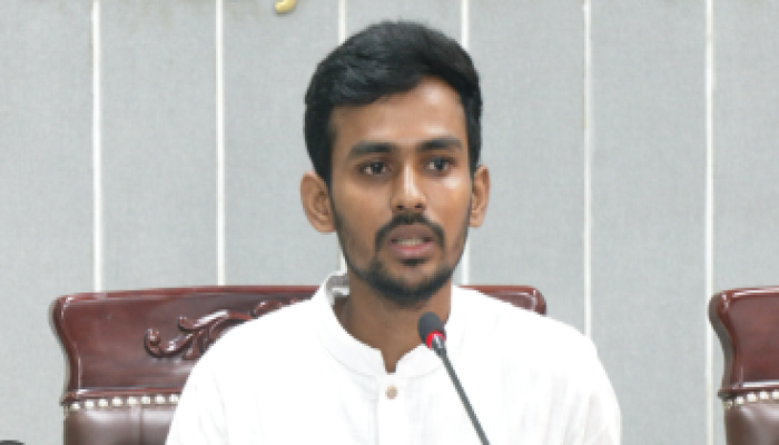 জুলাই গণহ'ত্যা'র বিচারের ভ'য়েই প্রবাসে বসে উ'স'কা'নি-স'ন্ত্রা'স চালাচ্ছে আওয়ামী লীগ: আসিফ